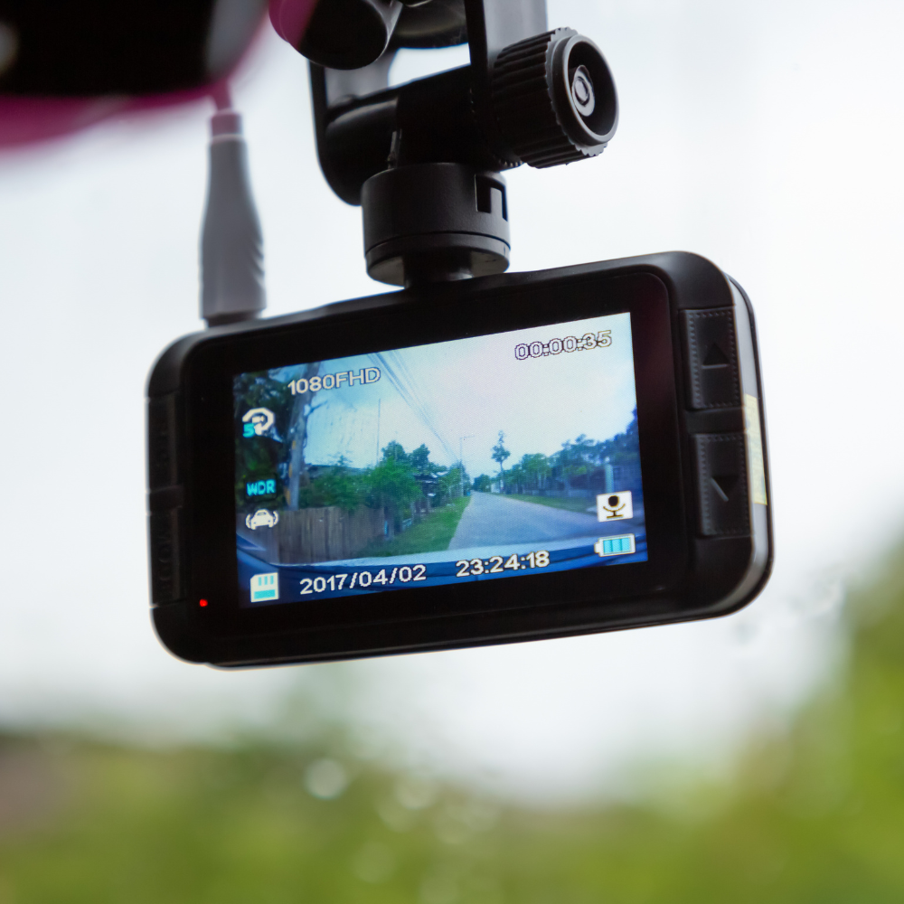 Dash cam and HUD gift ideas for car enthusiasts